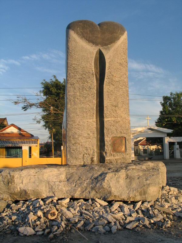 Zhang Yaxi carbed this monumental marble sculpture in Vietnam - this is the back view of the sculpture