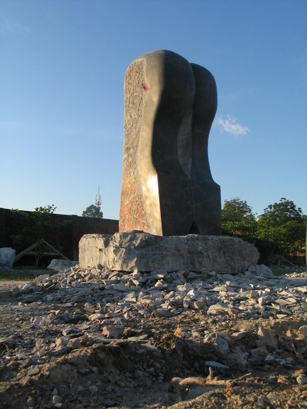 Zhang Yaxi carbed this monumental marble sculpture in Vietnam - this is the front view of the sculpture